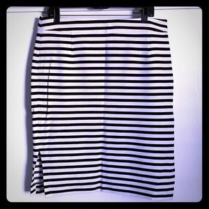 ✨🤍🖤Striped Above the Knee Skirt🖤🤍✨